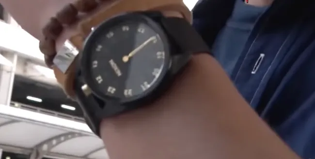 松本バッチさんの腕時計(NIXON GENESIS)